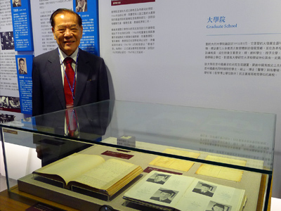 前中國石油公司董事長陳耀生將他的英文畢業論文捐贈給學校