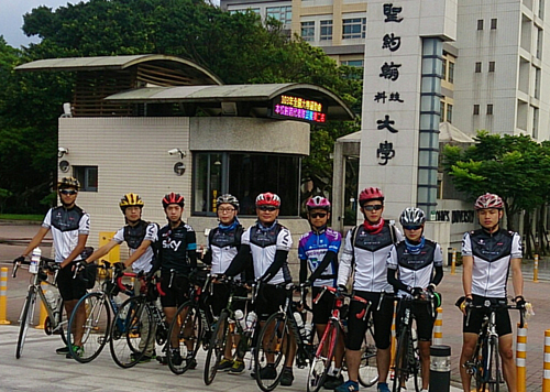 聖約翰科大資通系師生從學校校門口出發，展開為期8天的單車環島壯遊台灣之行