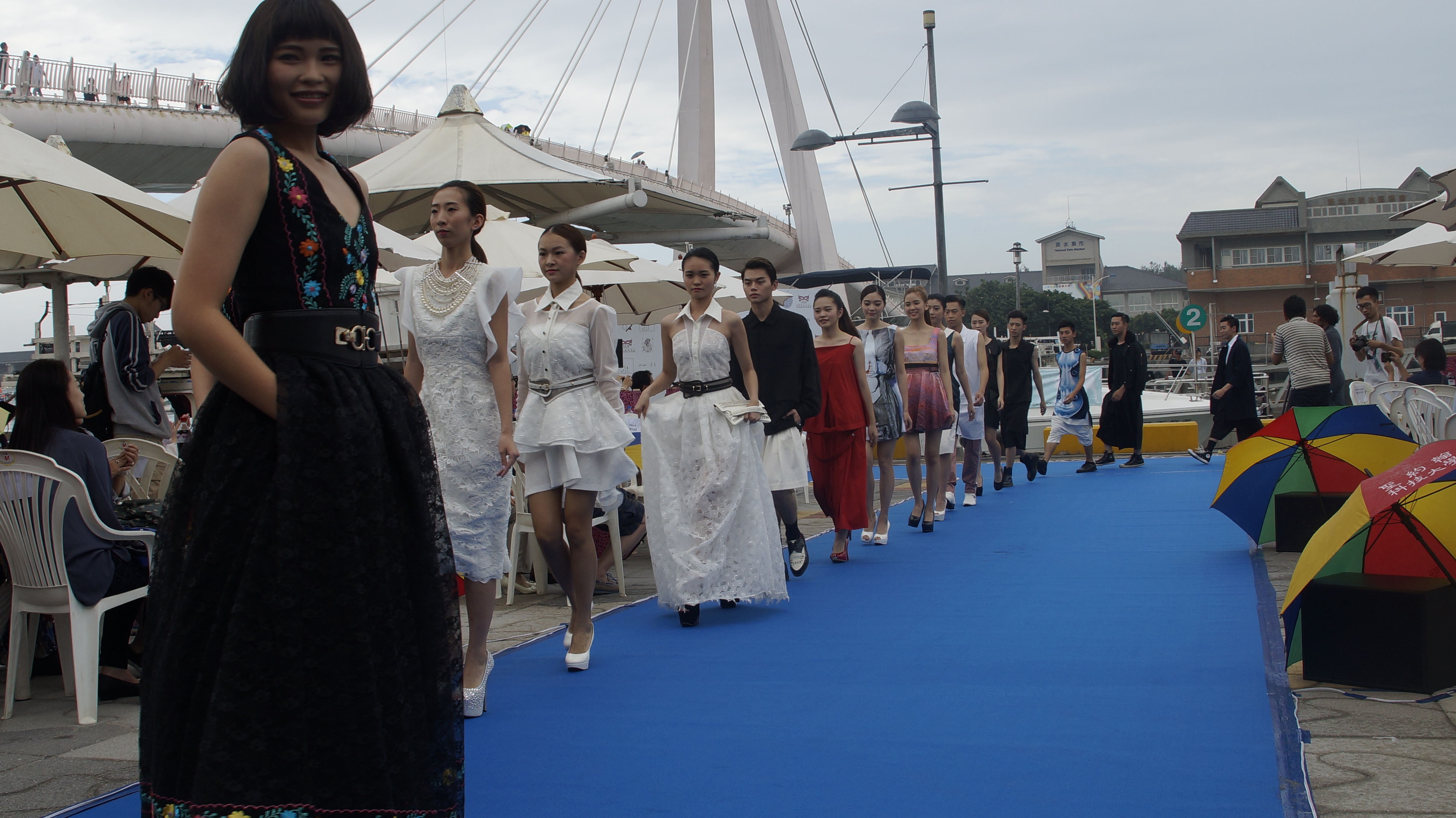 「2015淡水好時尚 聖約翰時尚X新銳設計師聯展」在淡水漁人碼頭的情人橋畔盛大開演
