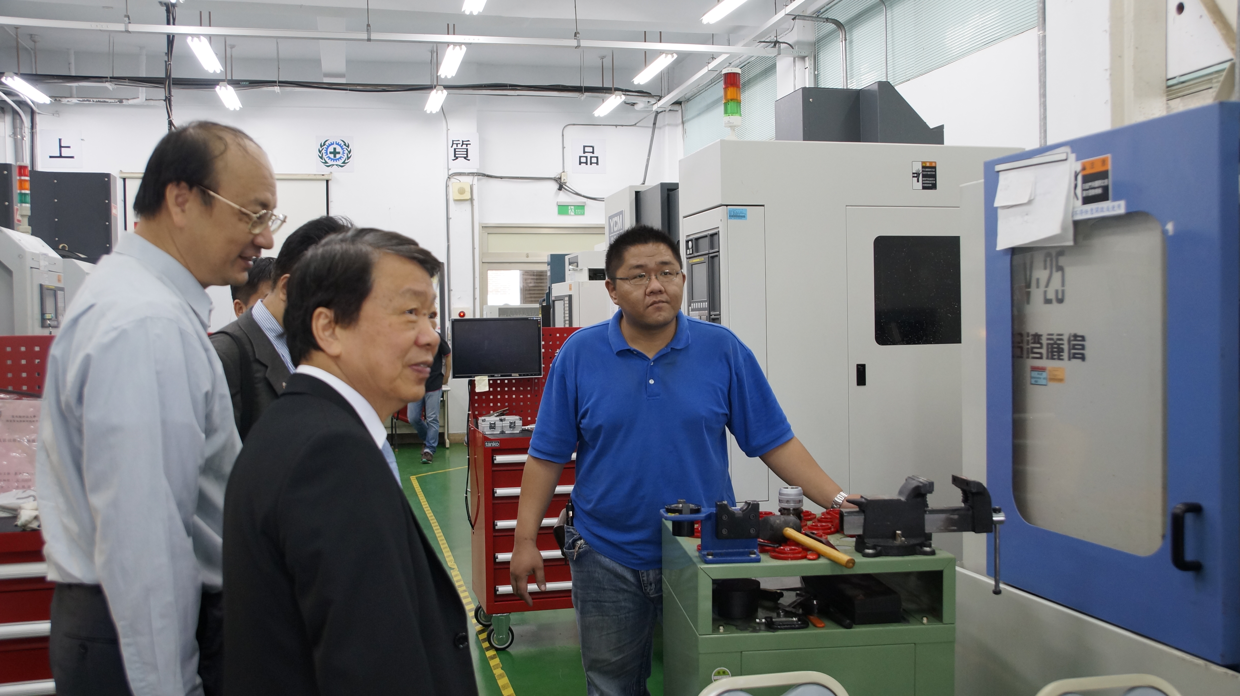   朱志洋總裁參觀聖約翰科大精密製造與檢測技術研發中心