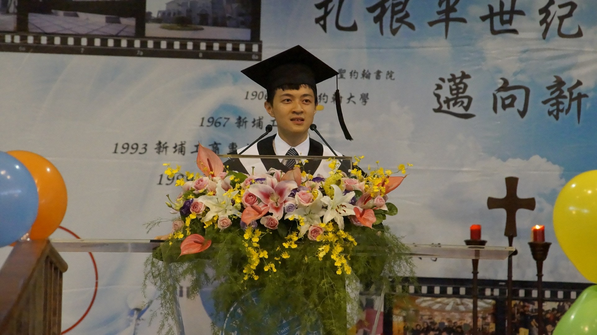 來自浙江湖州、甫自聖約翰科技大學畢業的陸生柯一，在學校畢業典禮上，代表畢業生上台致詞