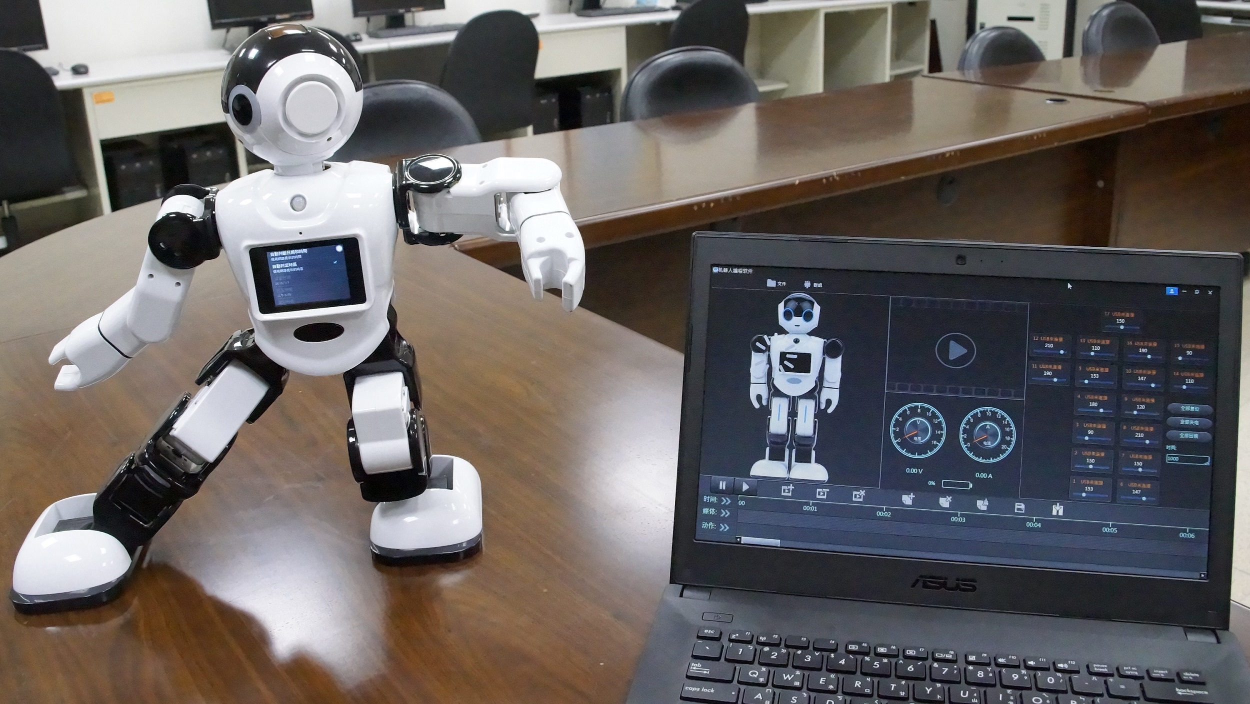精卡科技公司將提供該公司智慧機器人的軟體開發套件（SDK）給聖約大資工系師生，用於開發機器人的應用程式