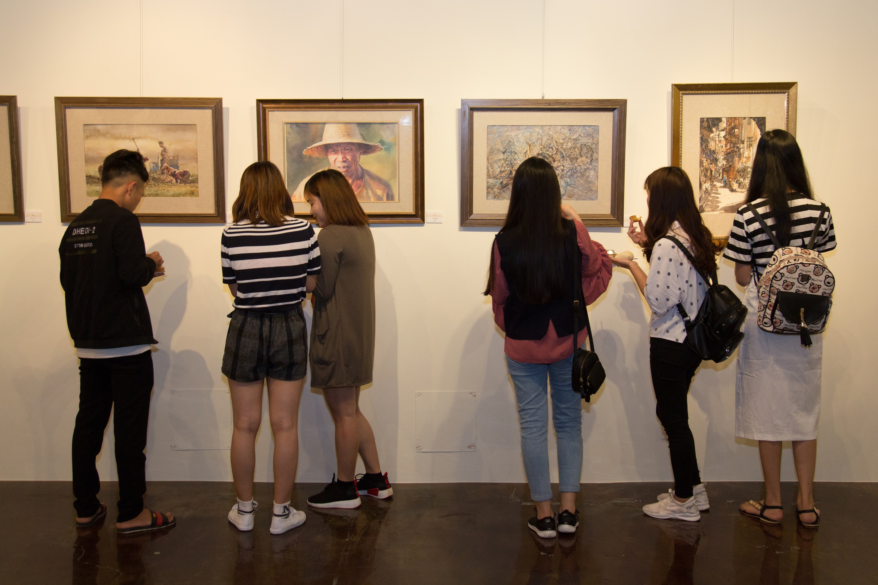 展場展出9幅陳陽春大師水彩畫及世界組23幅得獎作品，觀眾不但能一睹大師真跡，也能觀賞到世界各地水彩畫家的創作