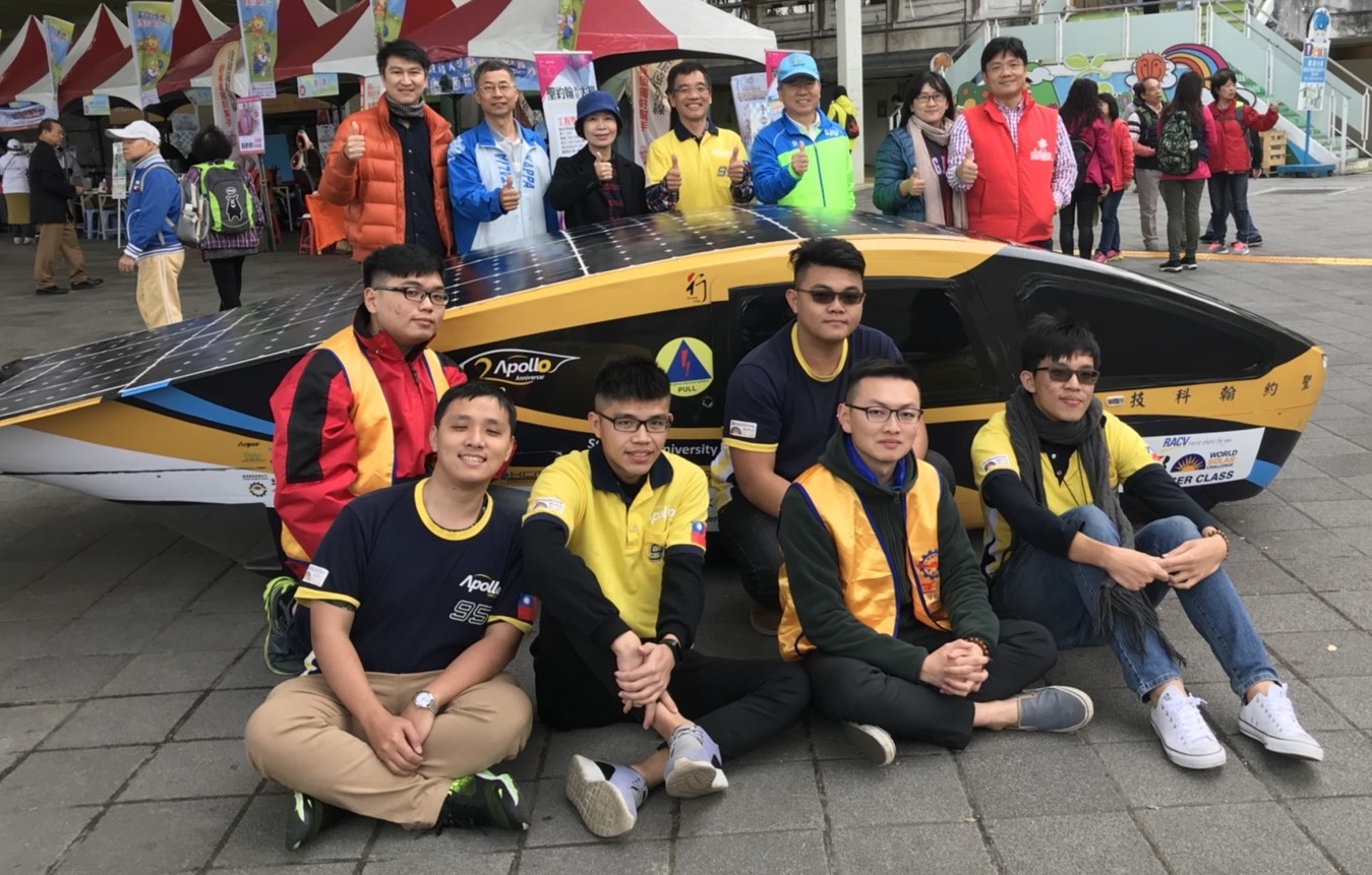 聖約翰科技大學支援希望基金會元旦健走活動，代表台灣征戰澳洲3,021公里的阿波羅第八代太陽能車從澳洲回來之後，首次在公眾場合中亮相