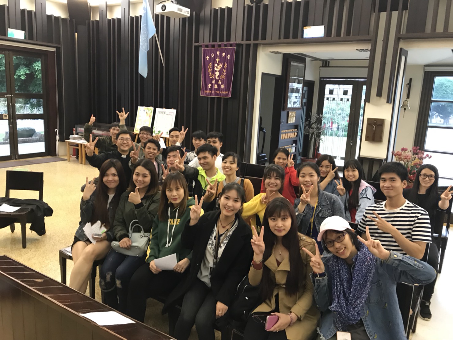聖約翰科技大學校牧室安排團契學生為越南同學舉辦一週兩次小班制的「輕鬆學中文」語言學習時光