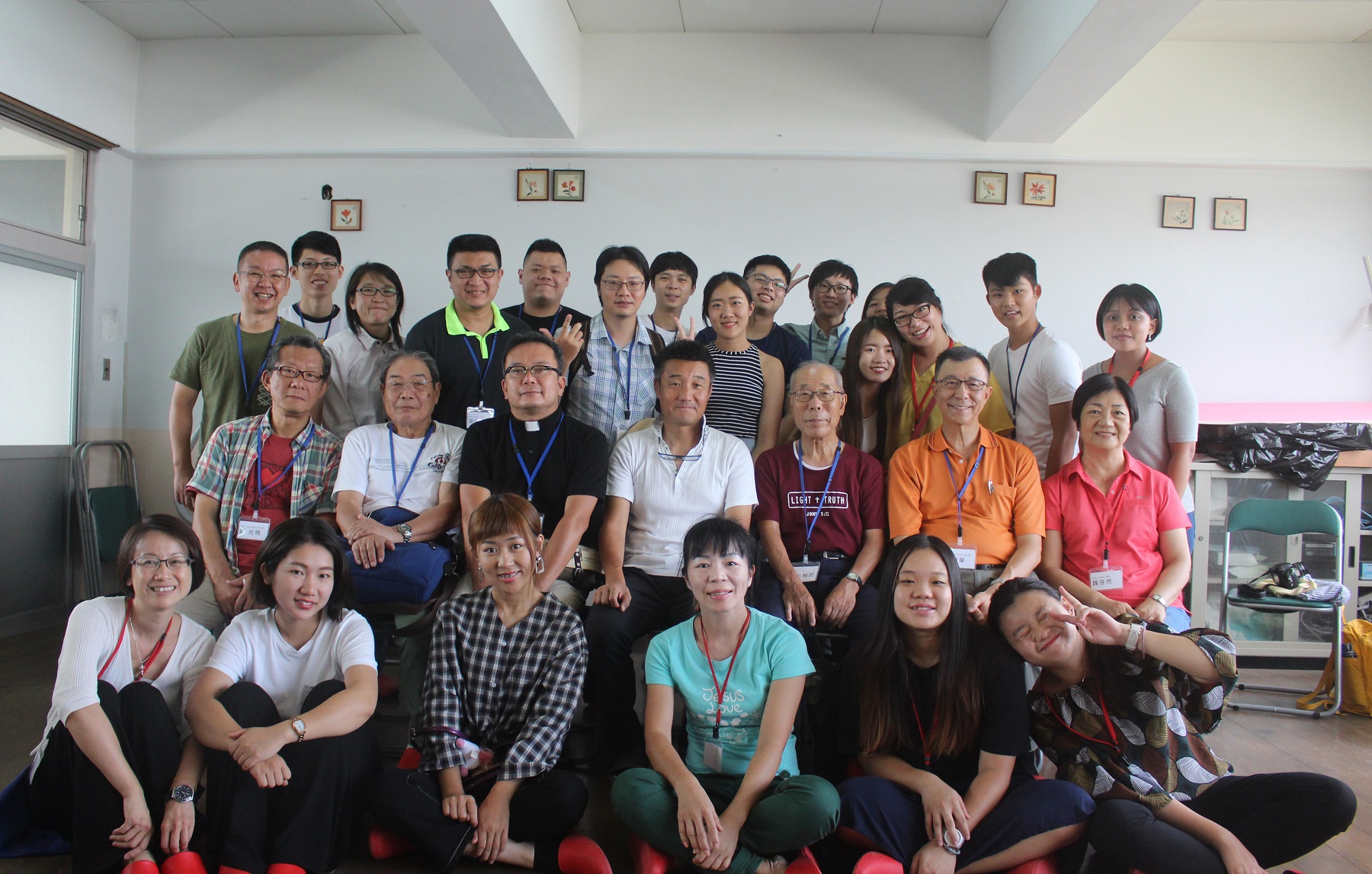 在日本教友與在日朝鮮人吳光現先生的導覽下，參訪韓國人大阪朝鮮第四初級學校