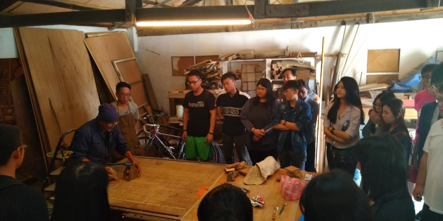 埤島生活藝術學園木器老師指導同學製作原木鳥居