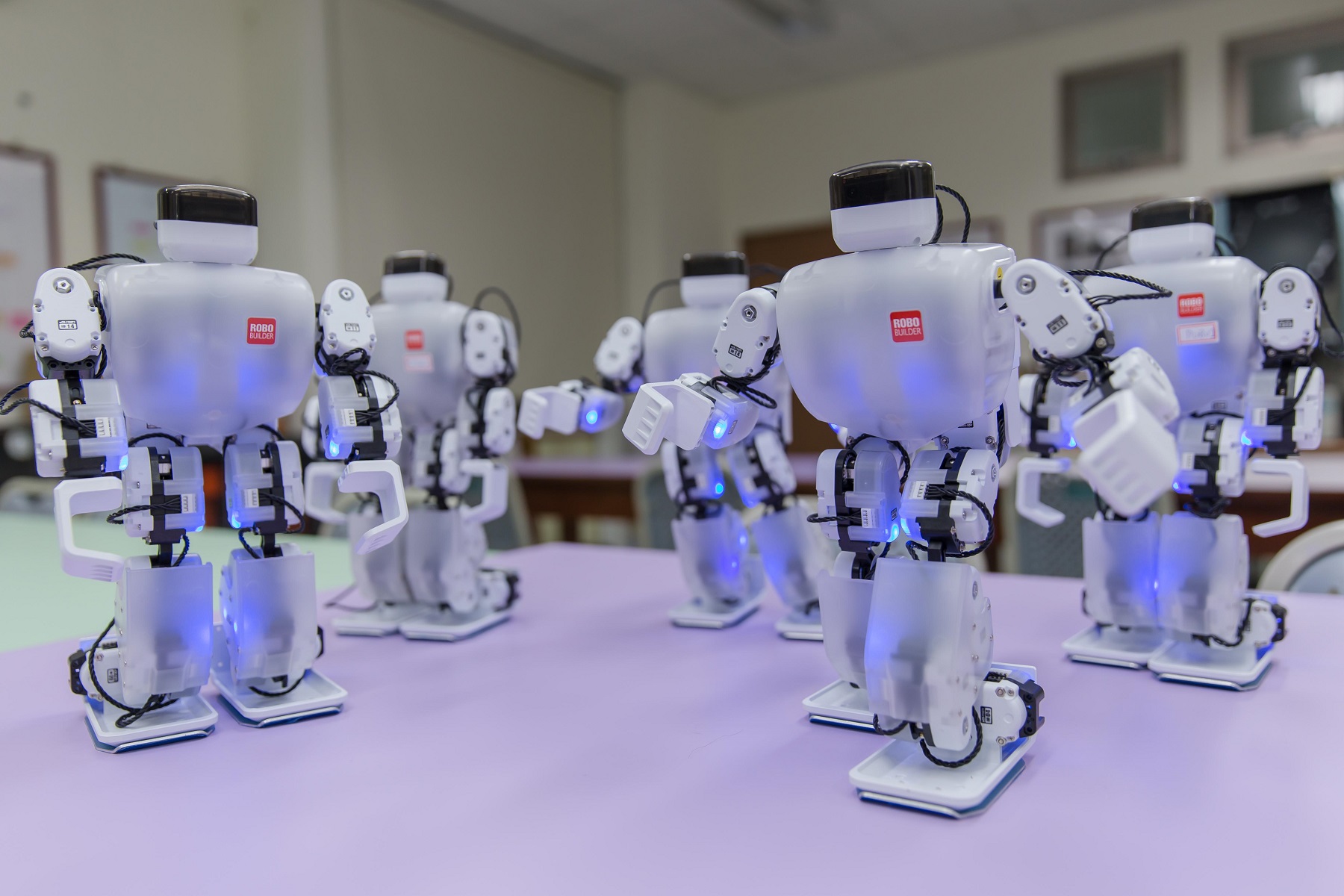 聖約翰科大工管系引入藍牙機器人教學模組，藉由一系列課程與實作模擬，讓學生透過「做中學」學習最新科技與技術