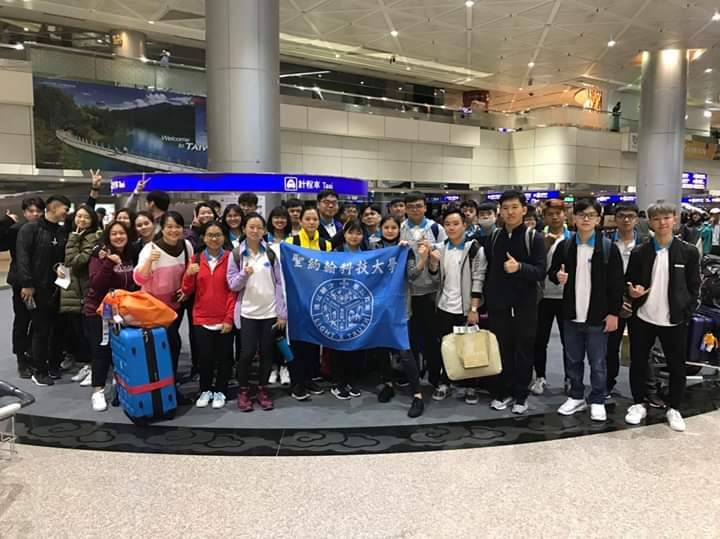 聖約翰科技大學師長及熱情的馬來西亞學長姐前往桃園機場第二航廈歡迎新生學弟妹來校就
