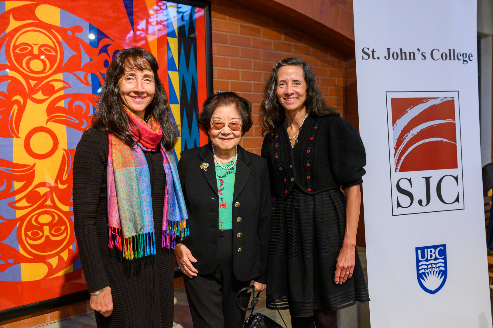 徐智前會長（中）與凱西（Cathy Pott，左）、南希（Nancy Pott，右）一起參加SJC／UBC 2019年9月26日的晚宴