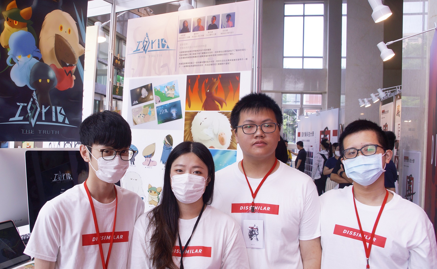 吳昀錡（左起）、林意家、陳群皓、黃丞緒製作的《愛歐里斯》從CG插畫、動作設計、影片剪輯，完整呈現學生高超技術。