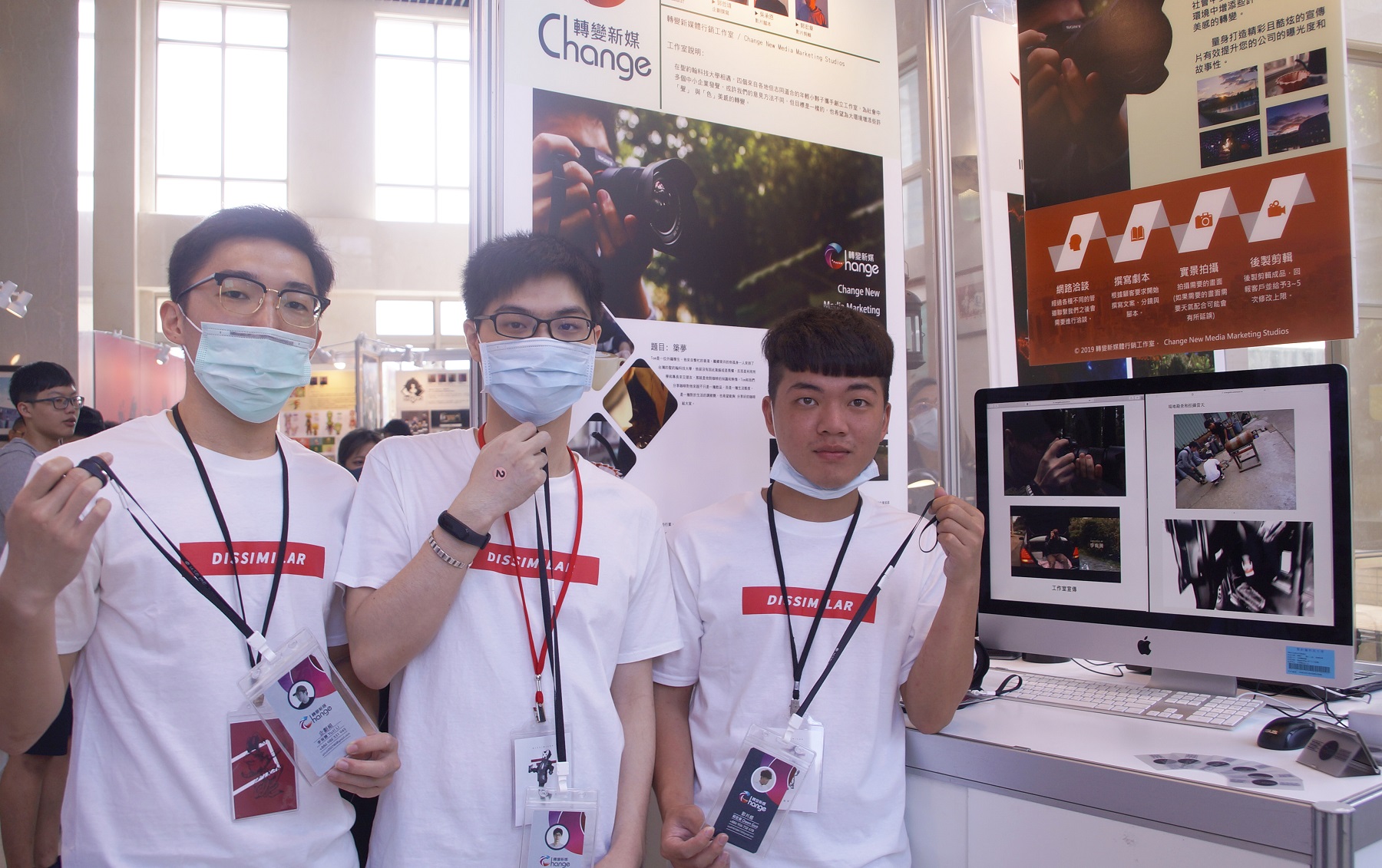李宥騰（左起）、郭哲瑋、郭宏章與另一位吳承恩同學，共組『轉變新媒體行銷工作室』，已承接數家中小企業行銷案。