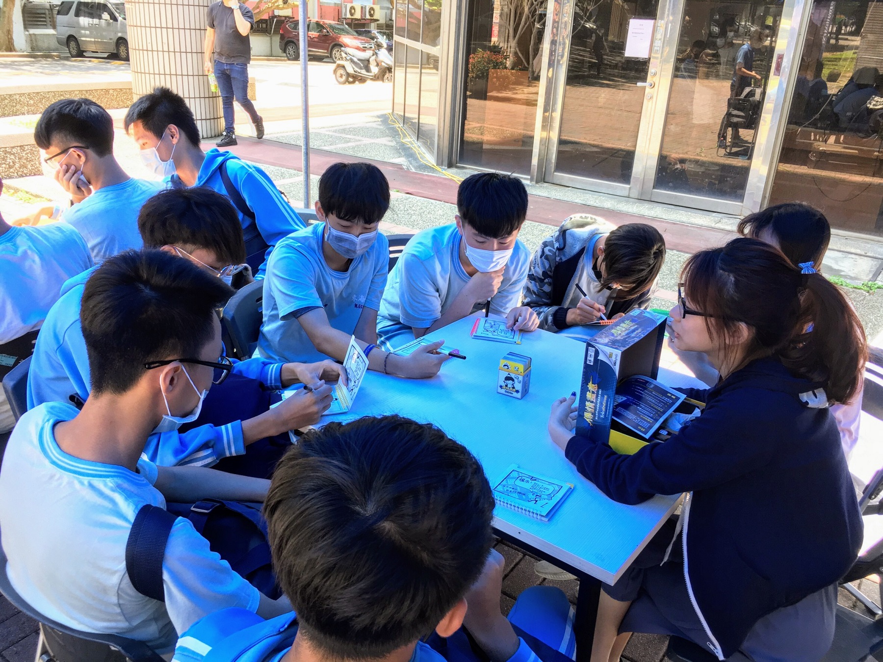 BEGA貝葛桌遊社於社團聯合特色週設攤，讓蒞校參訪的高中職學生有機會體驗挑戰桌遊的樂趣。