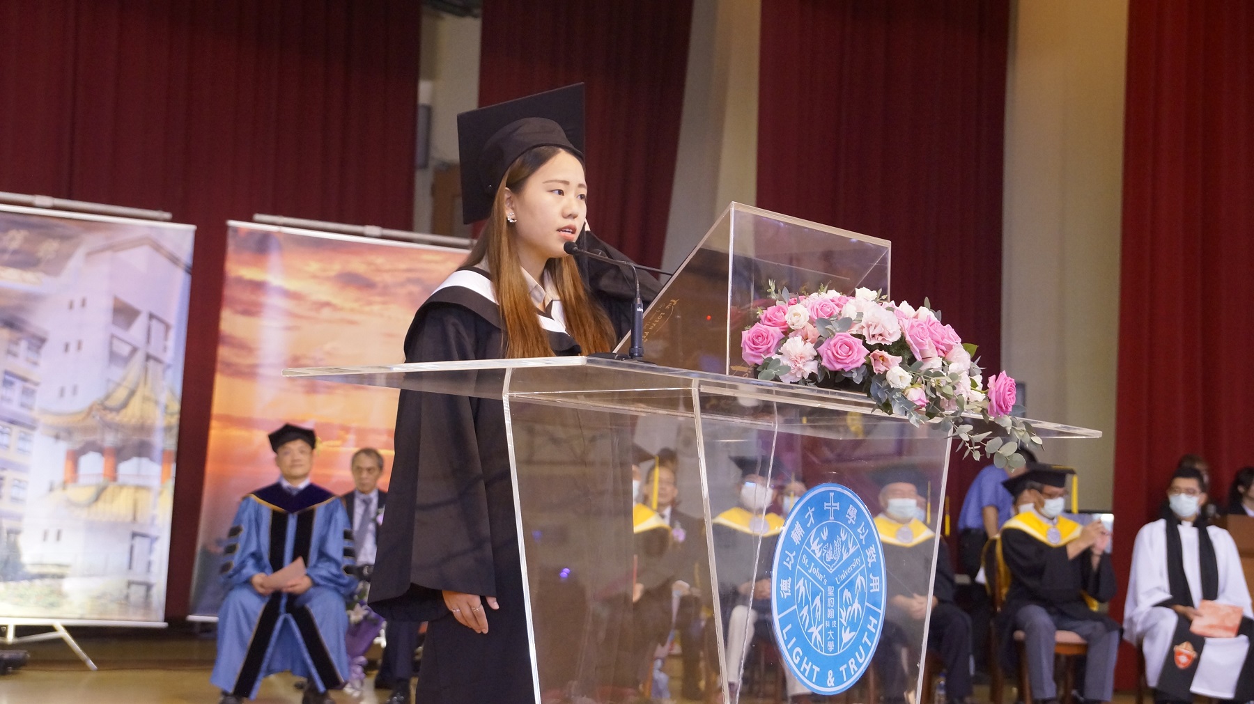 柯茗馨獲邀代表畢業生於畢業典禮上致詞。