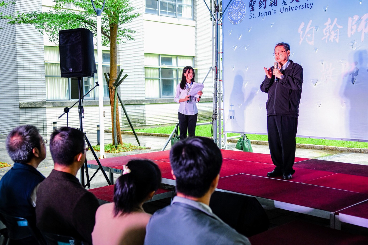 張文宇副校長以身為聖約翰老師為榮，期望同學們也能以身為聖約翰學生為榮。