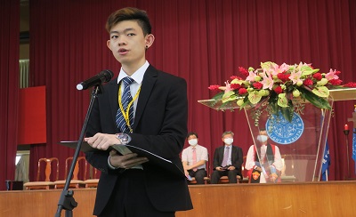 馬來西亞外籍生林俊烽代表成年同學致感恩詞，分享自己的生命故事。
