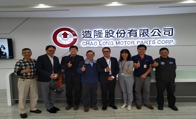 台灣汽車儀錶業領導廠-造隆科技王勇祥董事長（右四）是聖約翰科大校友，非常支持母校發展汽車產業特色。