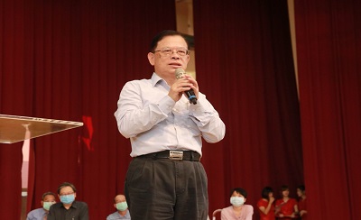 黃宏斌校長於儀式活動上，期許同學將聖約翰精神傳承下去。