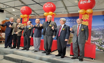聖約翰科技大學黃宏斌校長（左三）應邀出席日勝生銀光計畫「日初不老莊園」公開記者會。