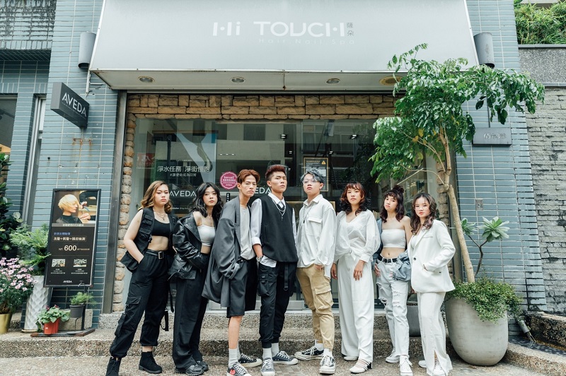 聖約翰科大時尚經營管理系2021聯手專業髮廊Hi Touch有機概念沙龍，呈獻「與現實對話」街拍企劃。