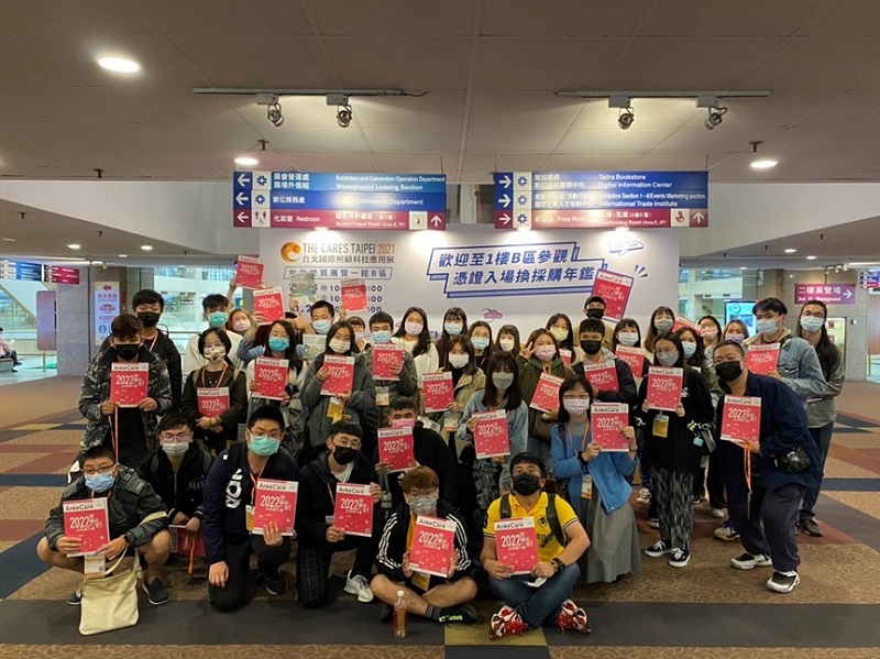 聖約翰科技大學老人服務事業系師生前往台北國際照顧科技應用展參觀。