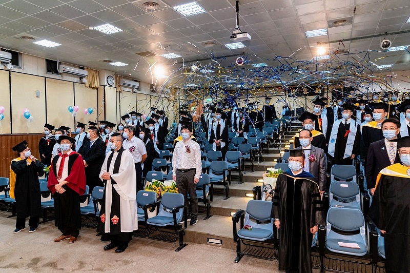 聖約翰科技大學舉行110學年度實體暨線上畢業典禮，為畢業生獻上祝福。