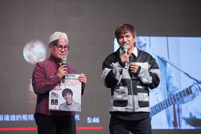 年會活動特別邀請金曲獎歌王王宏恩（右）現場演唱。