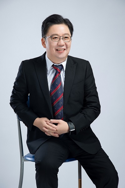 廖勇凱總經理（右）創業成立上海惠宏企業管理諮詢有限公司，是一名在中國大陸業內資深的顧問及獲得良好口碑的公司。